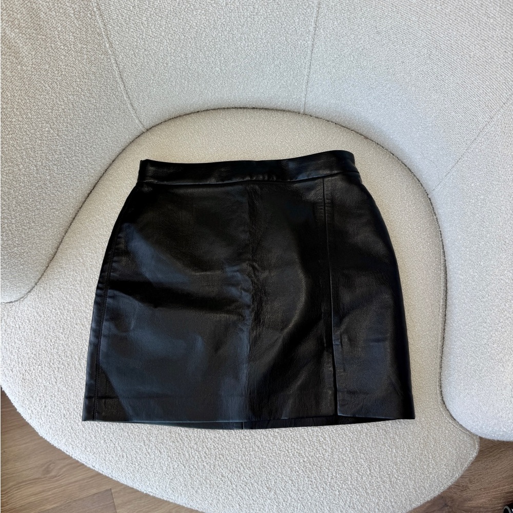 Aritzia Wilfred Leather Skirt - Size 2